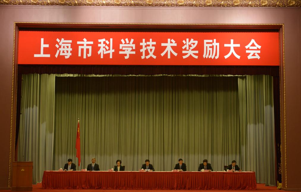 2018年度為上?？萍紕?chuàng)新事業(yè)發(fā)展作出突出貢獻(xiàn)的科技工作者和組織大會(huì)